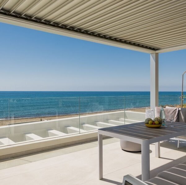 Beach Front Luxury Villa photo 5